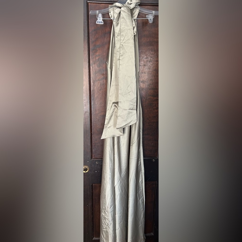 Lisa Maxi Dress in Mossā Green Luxe Satin
Show Me Your Mumu medium - Picture 3 of 6